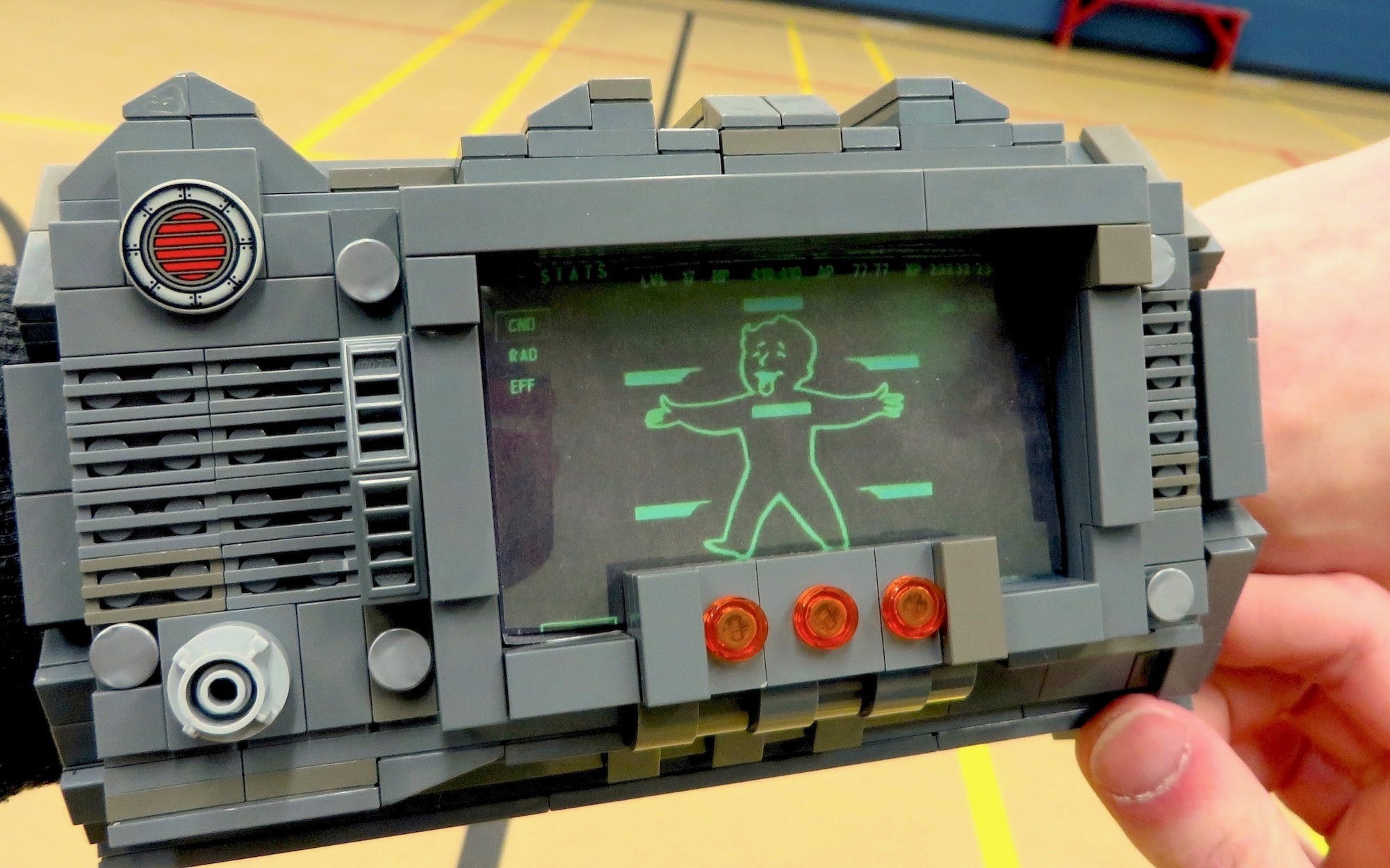 Сделай свой Pip-Boy из LEGO и iPhone — Wylsacom