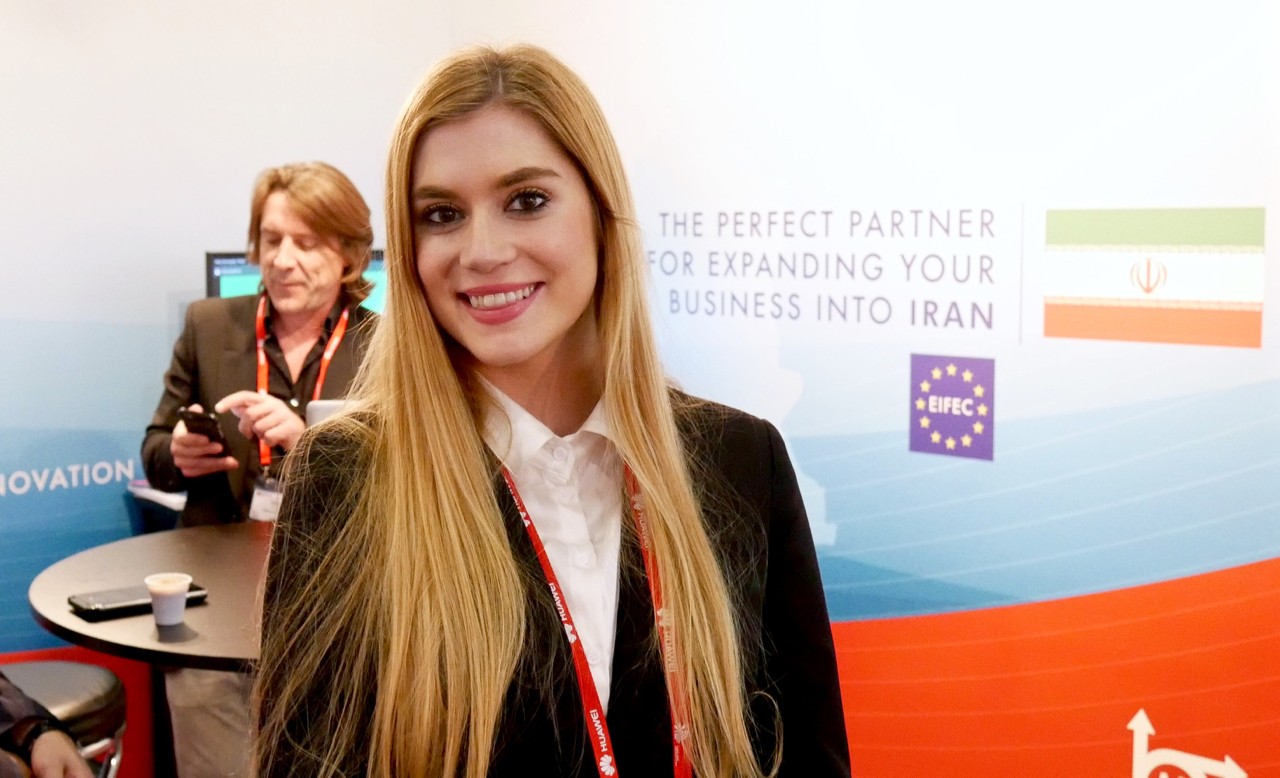наташа шелягина MWC 2016: самые лучшие экспонаты не гаджеты — девушки! — Wylsacom