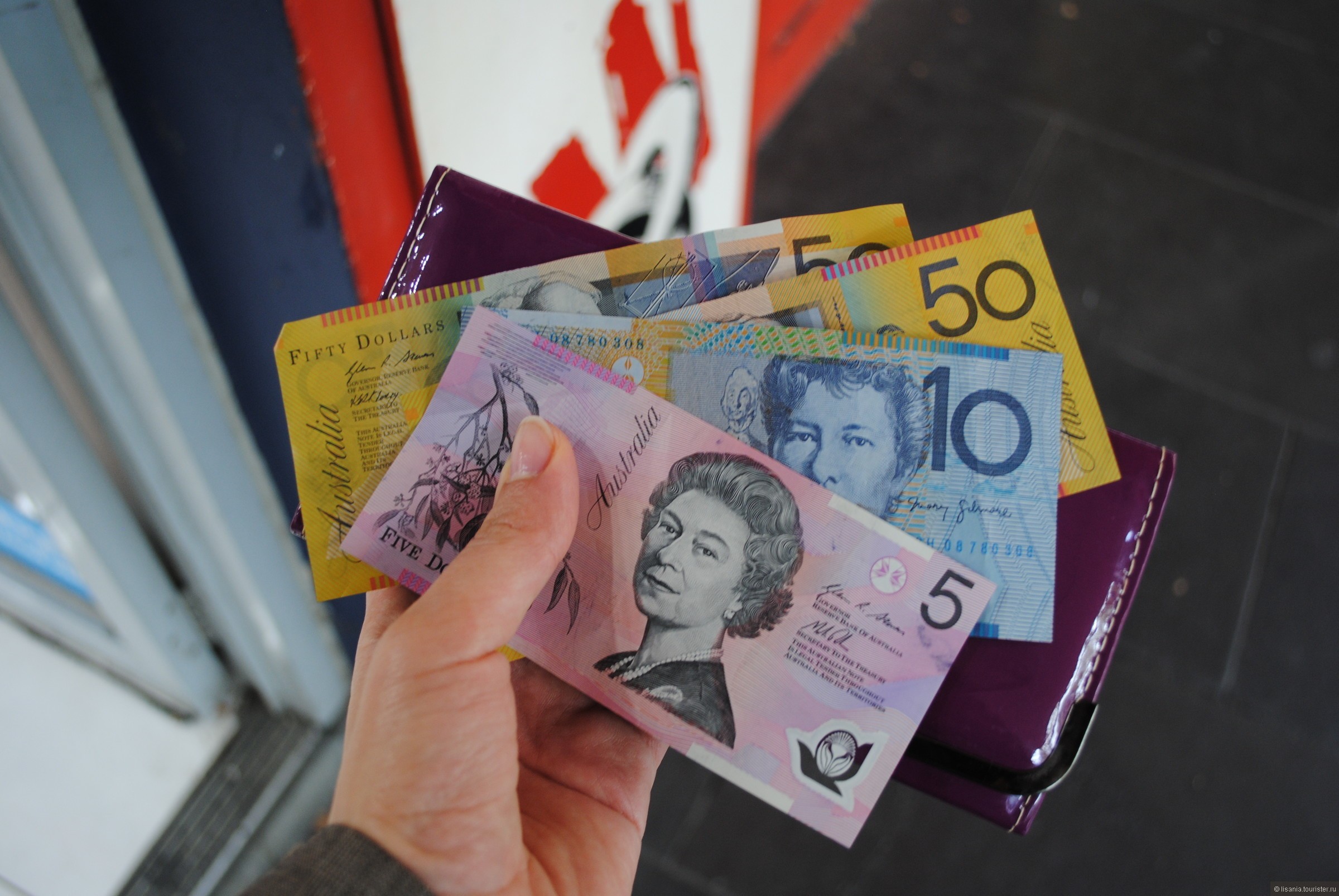 Австралийская валюта. Австралийский доллар банкноты. Австралия - австралийский доллар банкноты. Пластиковые деньги. Австралийские деньги пластиковые.