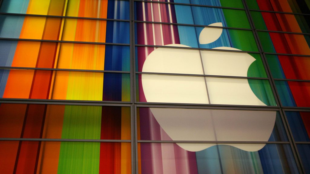 Apple becomes first company worth over $700 bn
