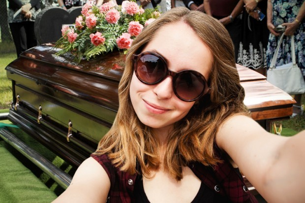 funeral-selfie