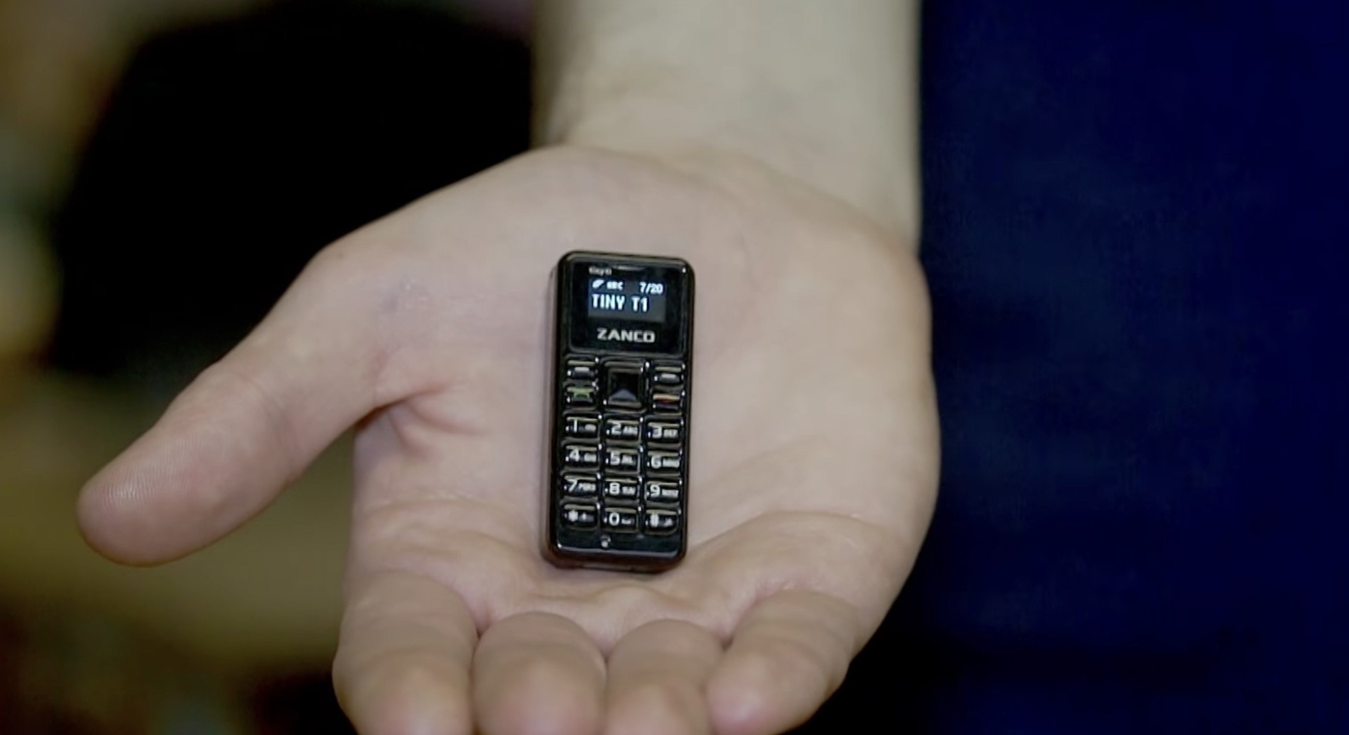 Mirs телефон. Zanco tiny t2. Телефон Zanco tiny. Телефон Fly Zanco. Самый маленький смартфон.