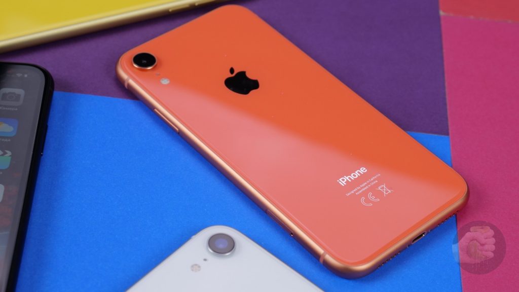 Iphone xr на столе все цвета