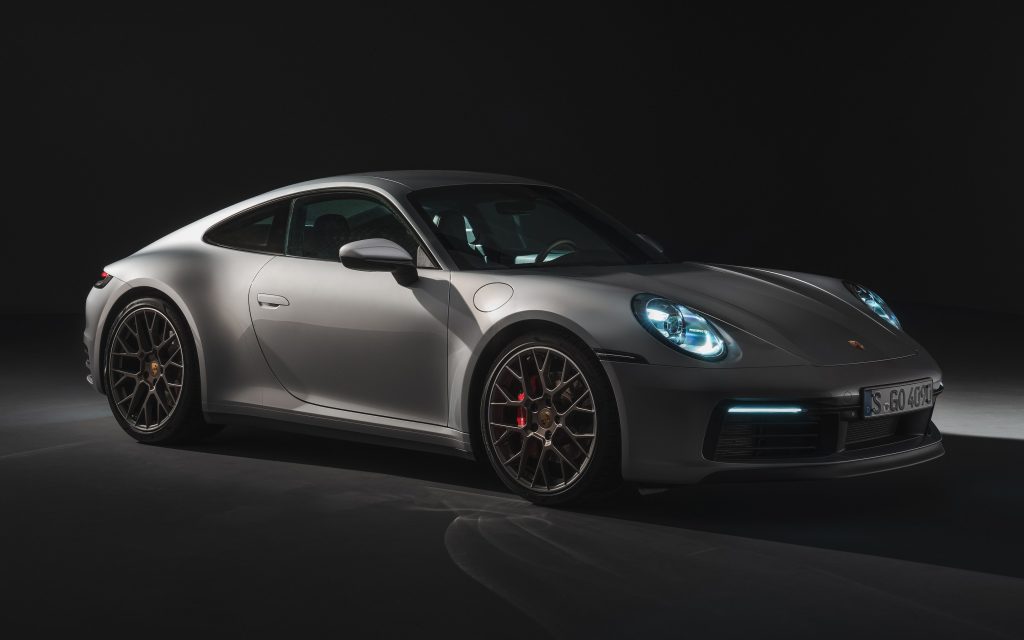 Пока рассказывают только о двух моделях серии: Porsche 911 Carrera S и её п...