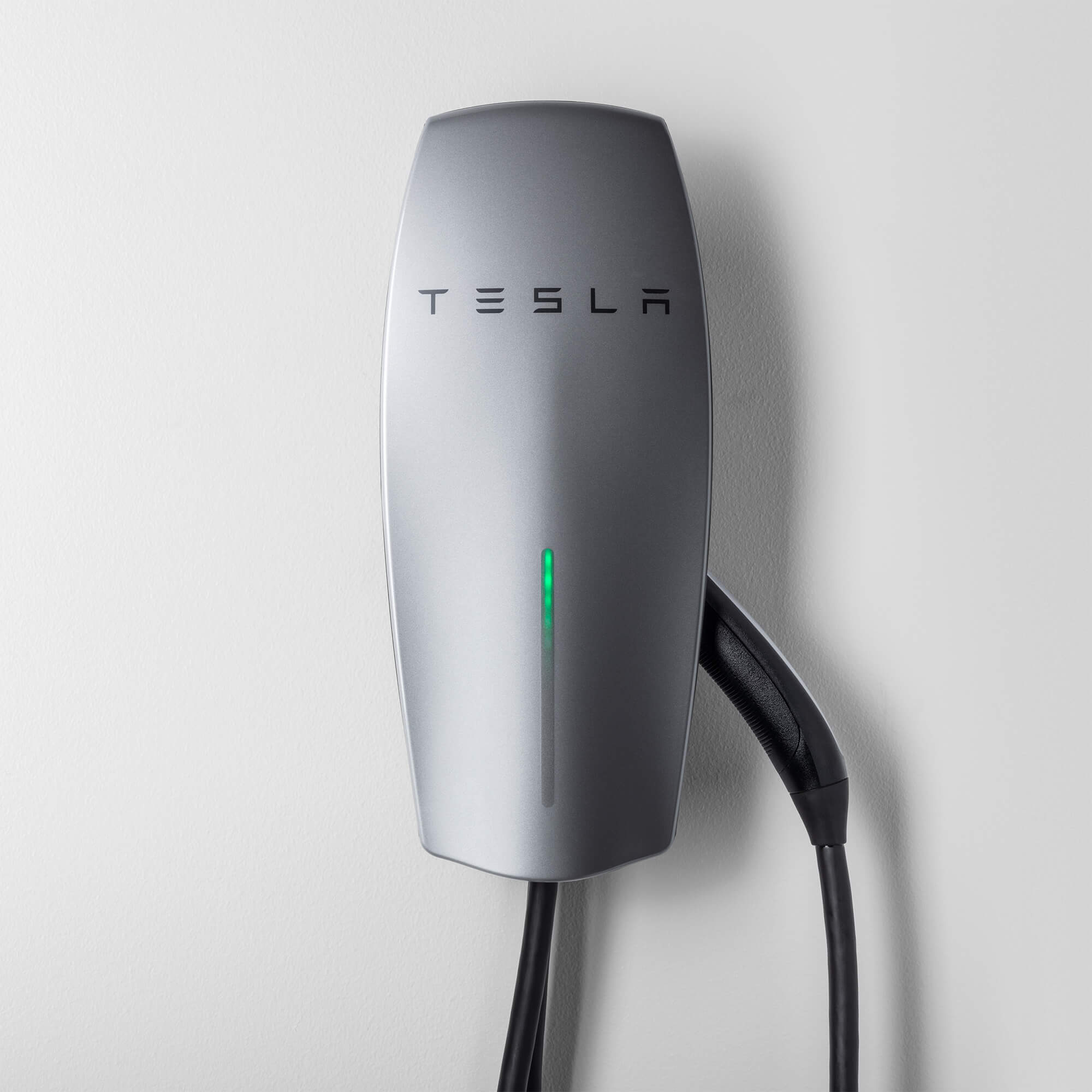 Домашняя зарядная станция. Тесла Чарджер. Электромобиль Тесла на зарядке. Зарядка Tesla Wall Connector. Тесла j1772 Wall Connector - зарядка для электрокаров.