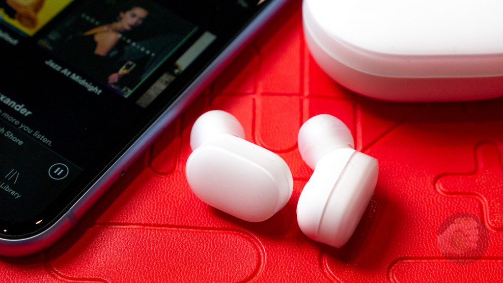 Как подключить наушники xiaomi pro. Xiaomi airdots 2. Наушники Xiaomi. Какие наушники лучше самсунг или Ксиаоми ?.