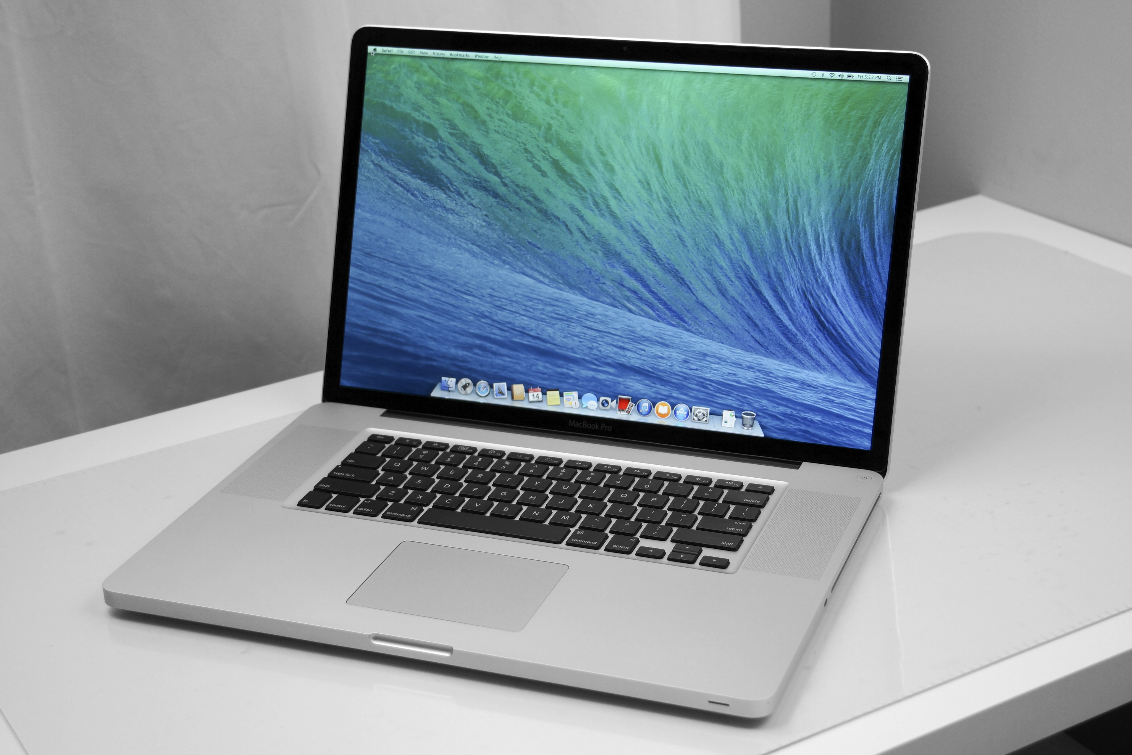 new apple macbook pro 17 inch