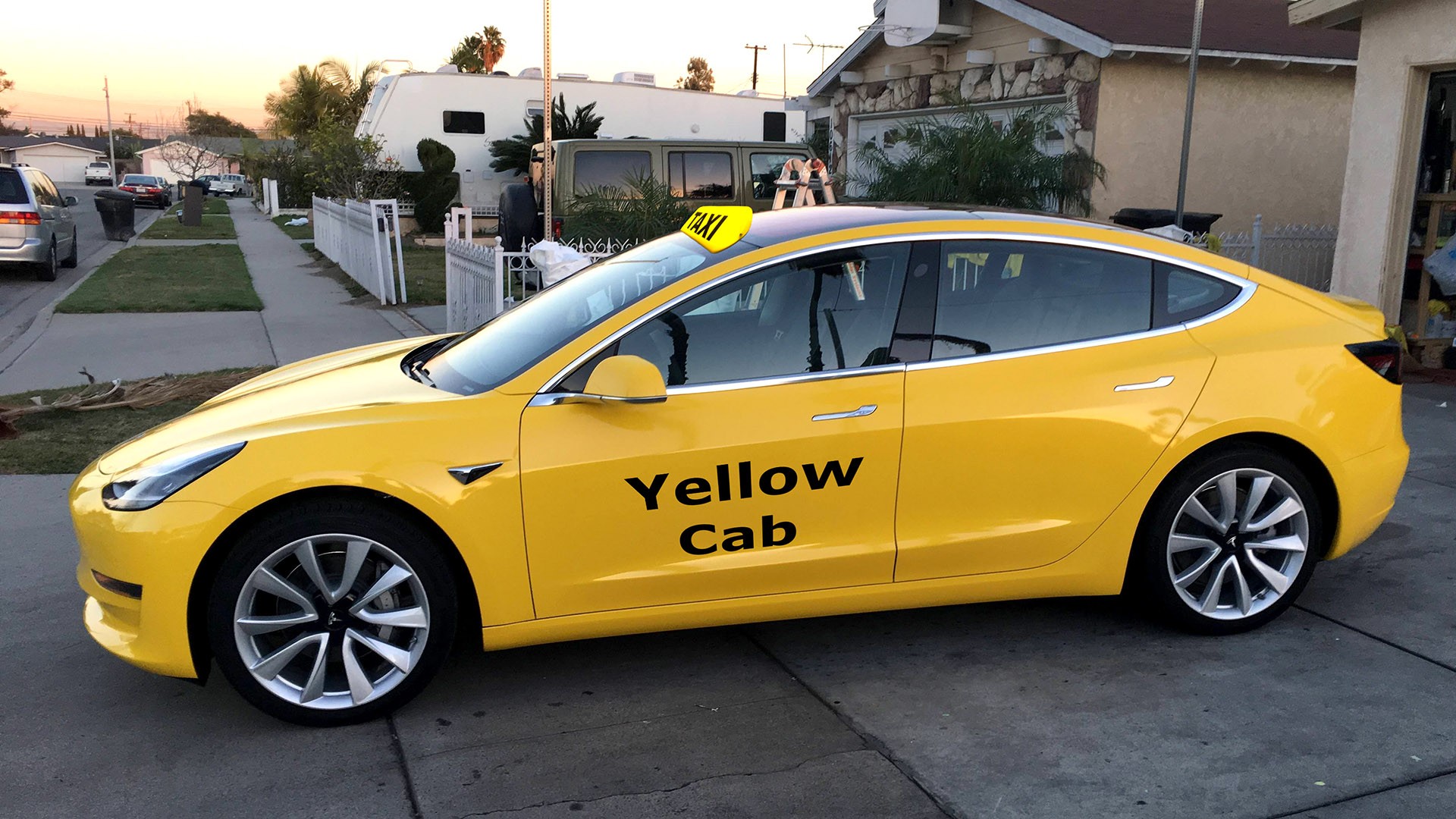 Tesla model 3 Yellow