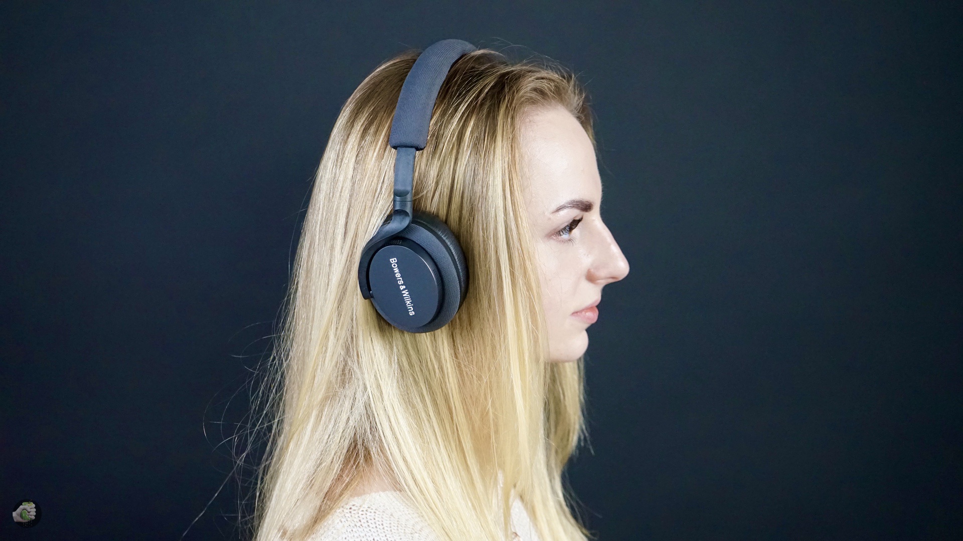 bowers & wilkins px5 review