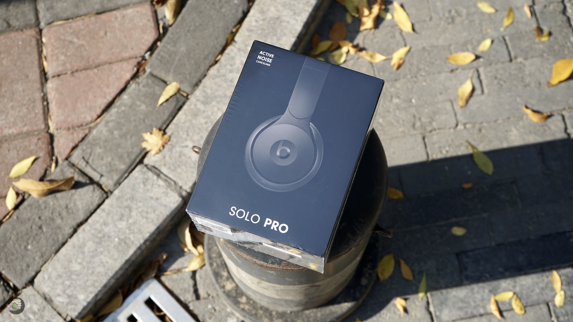 Beats solo pro box sale