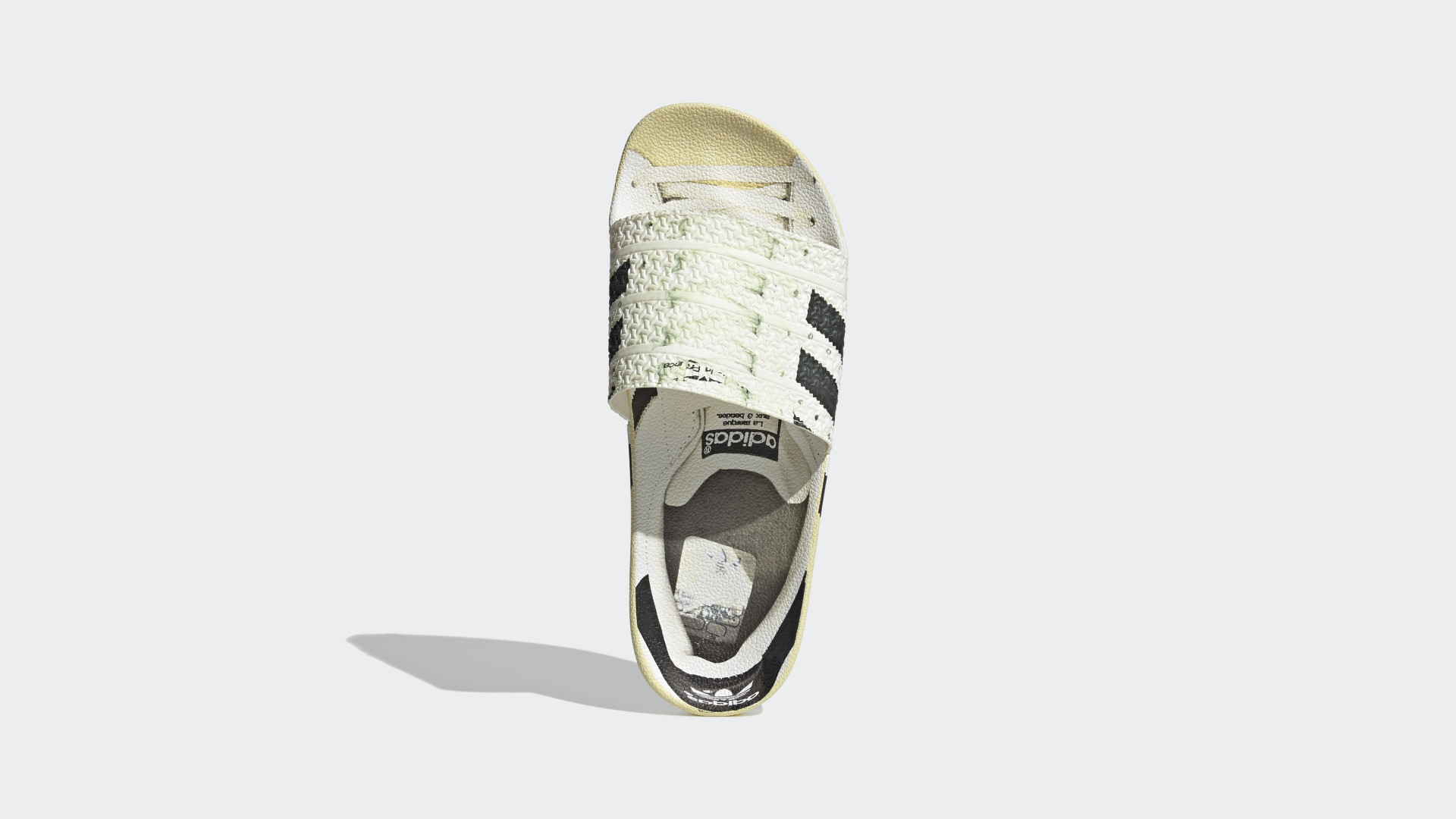 Adidas выпустила шлёпанцы Adilette в дизайне Superstar — Wylsacom