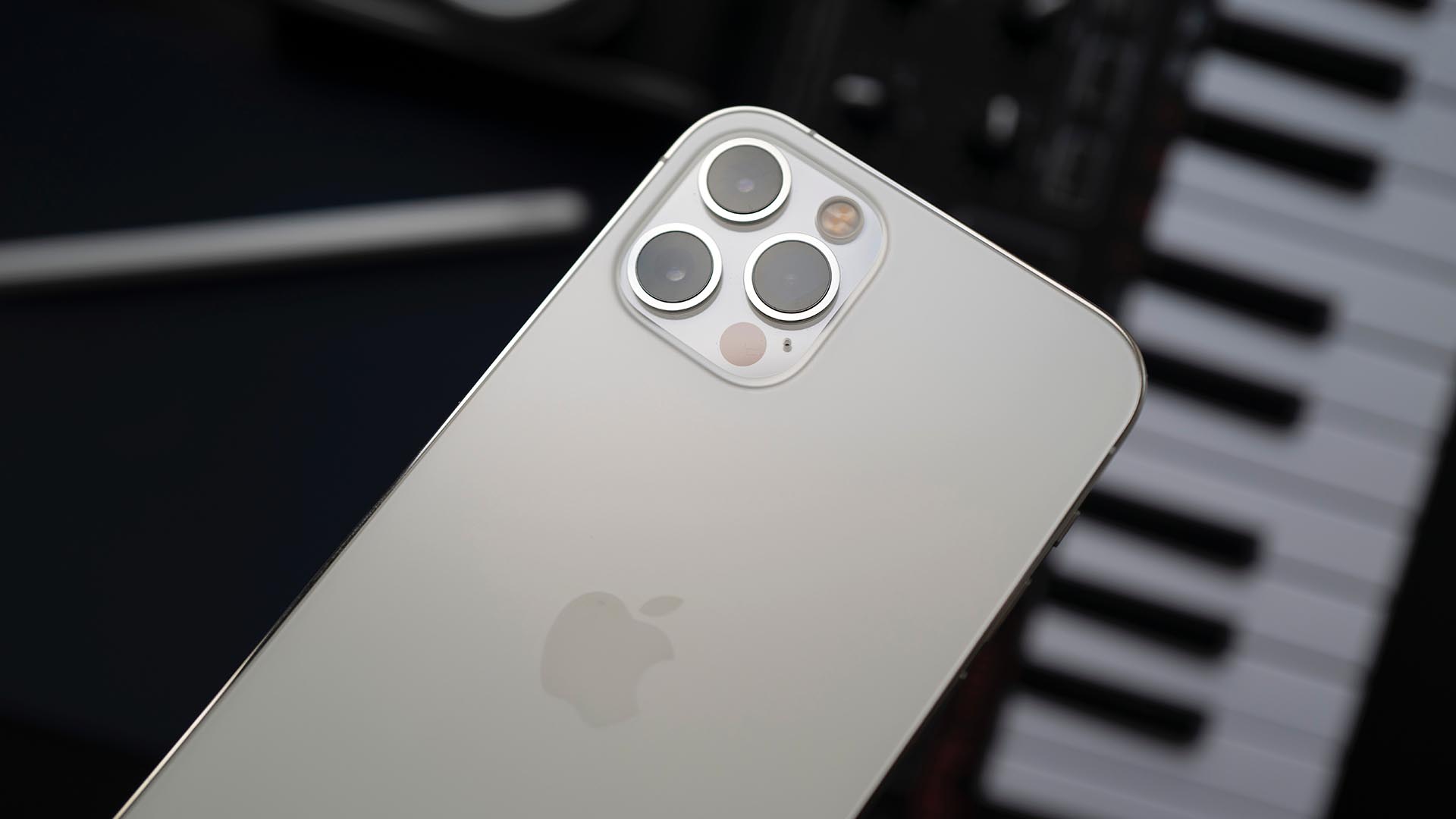 Разбили заднюю панель iPhone 12 Pro? Теперь её отремонтируют, а не заменят  устройство — Wylsacom