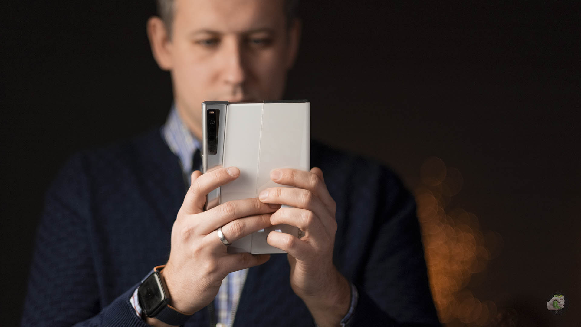 Первый в мире смартфон со сворачивающимся экраном — Oppo X 2021 — живьём на фото и видео