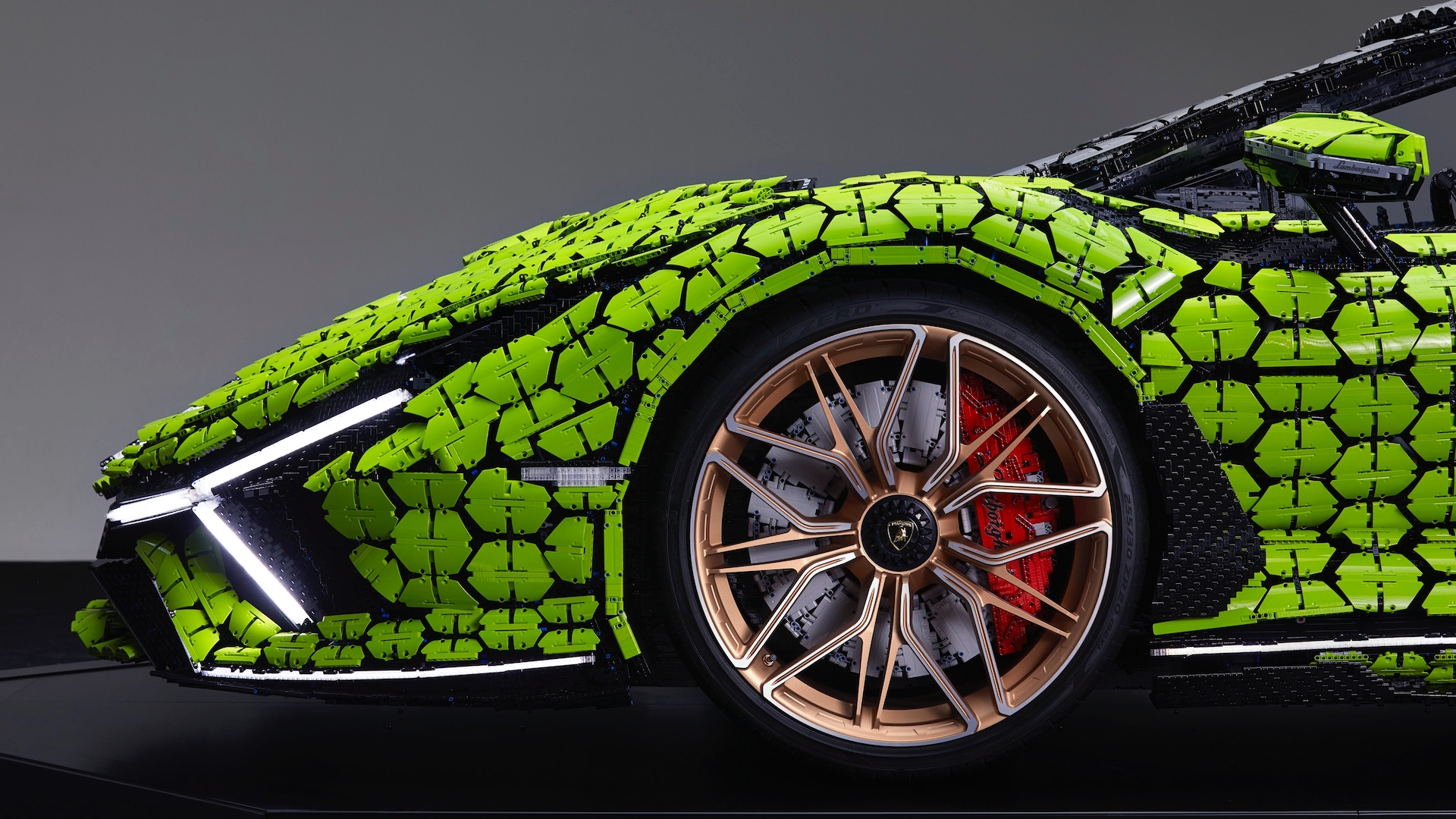 Вещь дня: огромный Lamborghini из деталей LEGO — Wylsacom