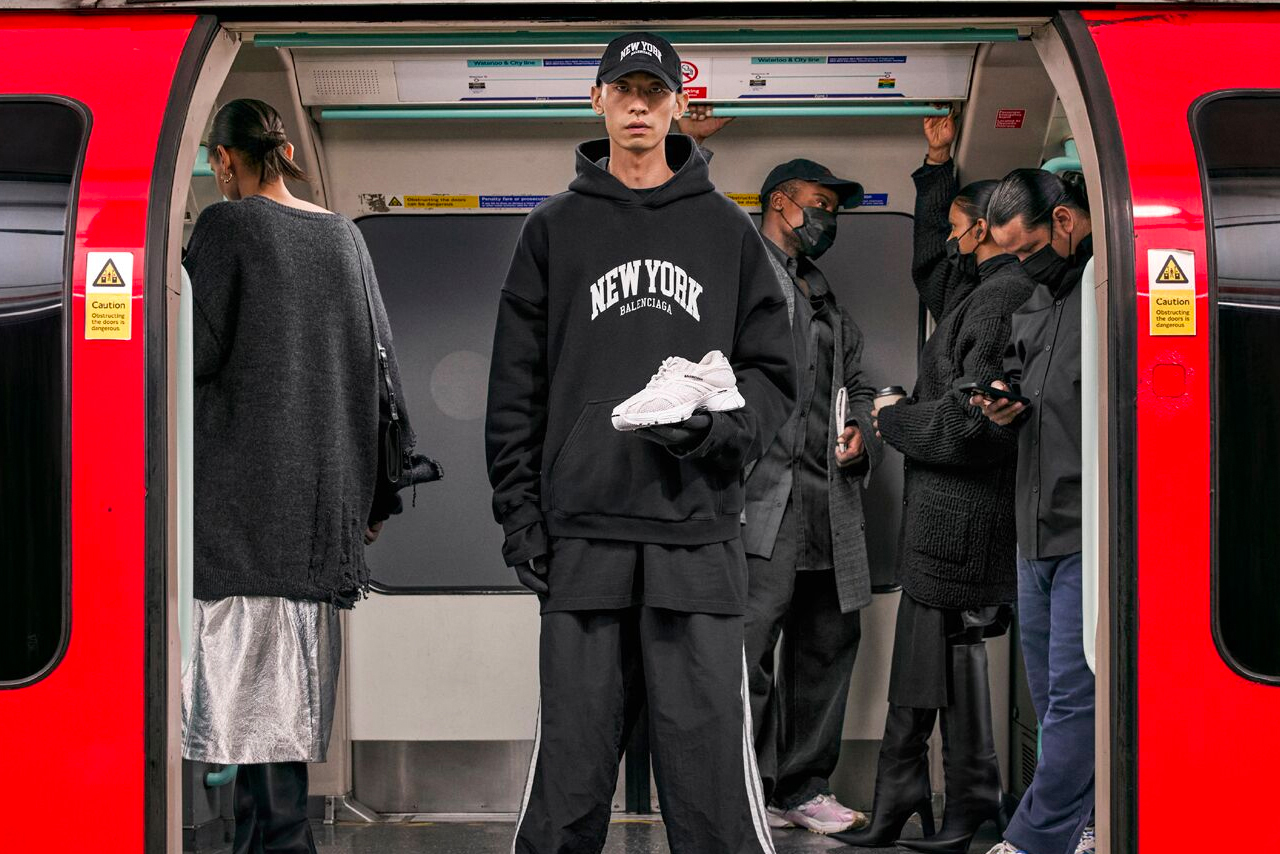 Balenciaga представила «грязные» кроссовки Phantom — Wylsacom