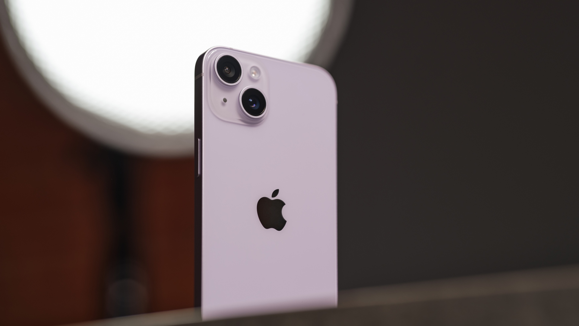 Apple сокращает производство базовых iPhone 14