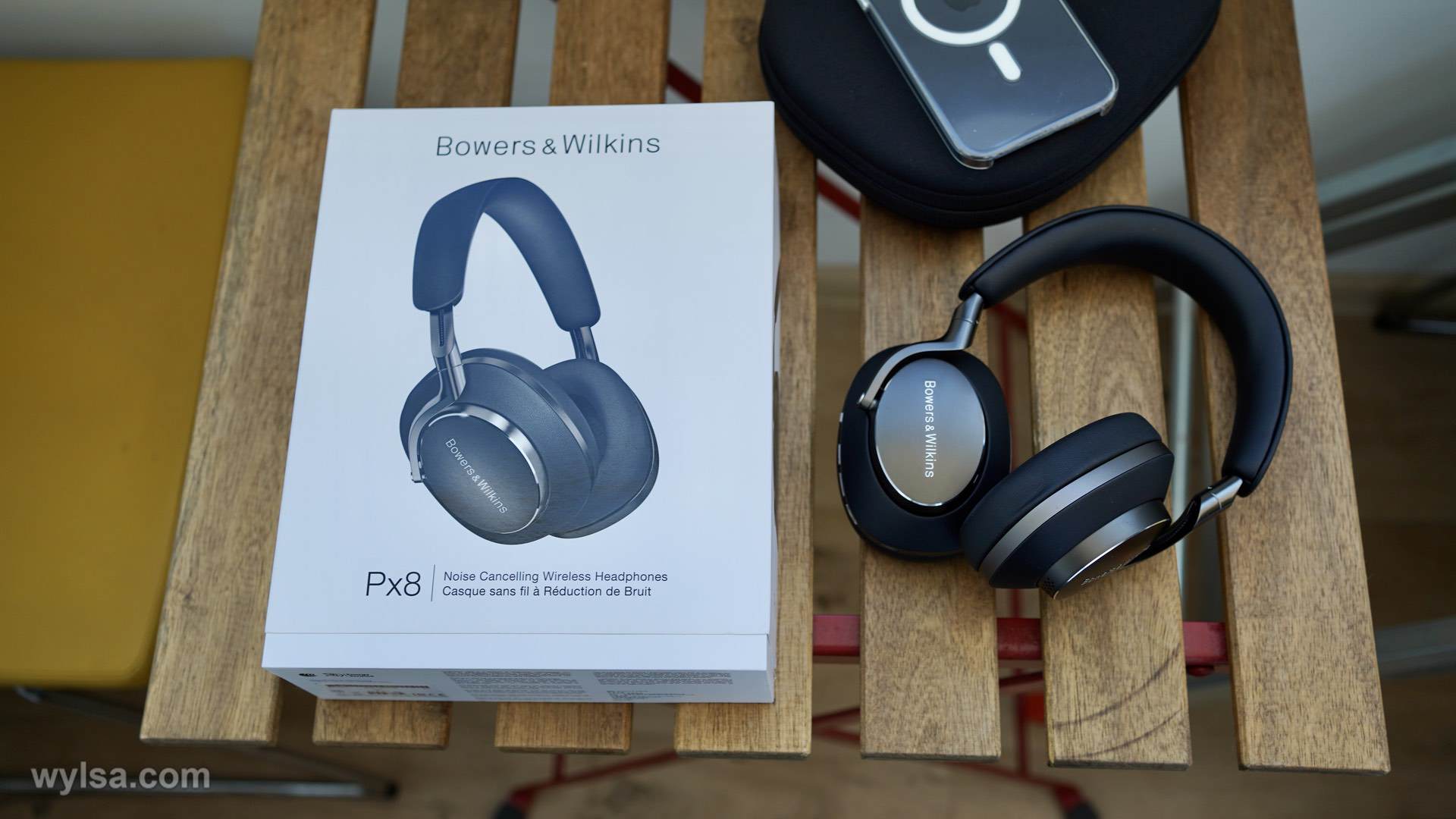 Bowers wilkins px8