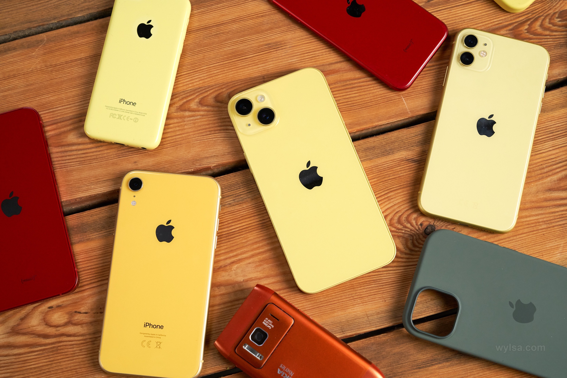 Покупают ли сейчас айфоны. Цветовая палитра айфон 14. Айфон 14 желтый. Айфон 14 самый дешевый. Айфоны которые мало стоят 14.