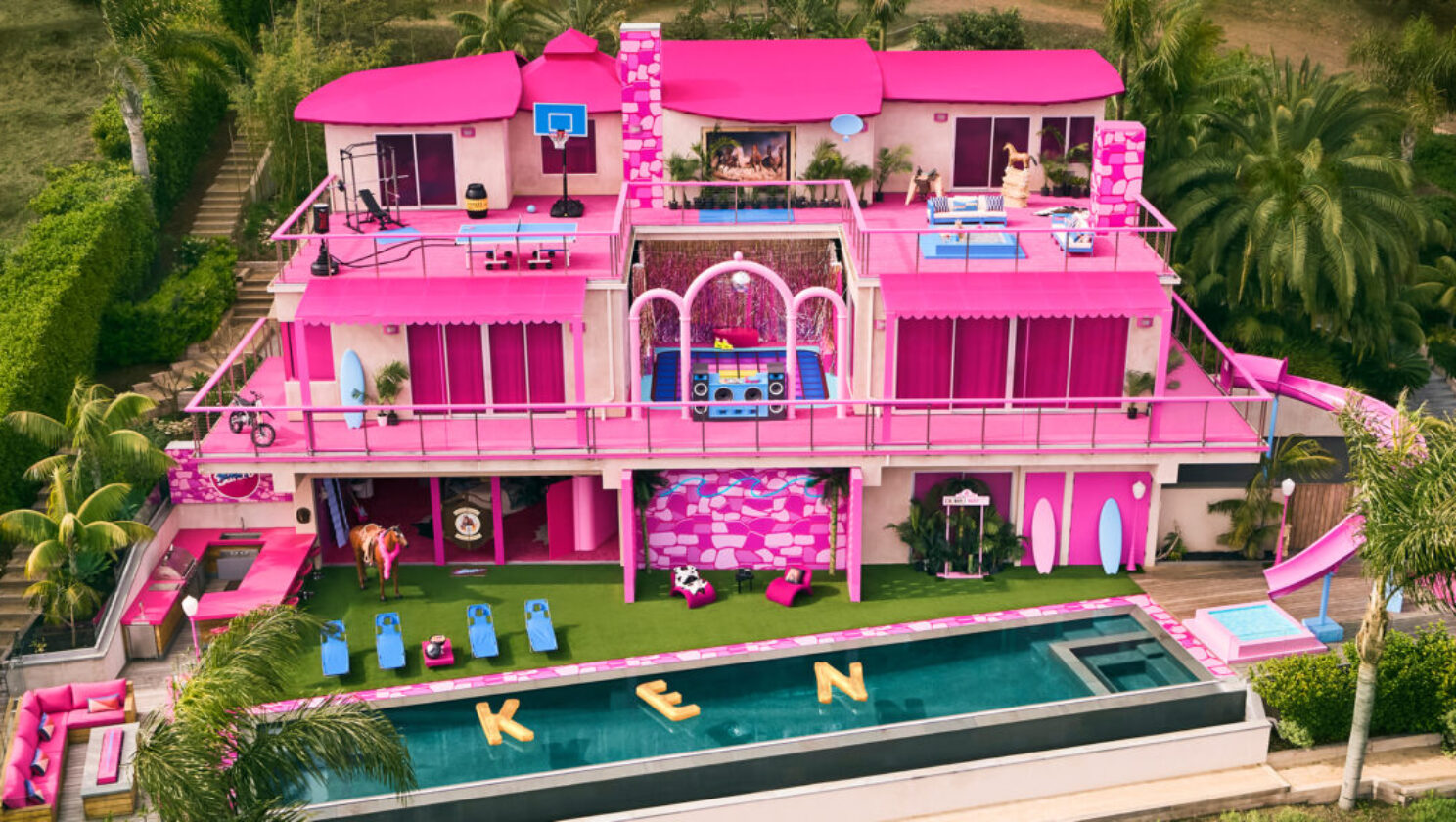 barbie-malibu-dreamhouse-exterior-Credit-Hogwash-Studios-1200×600
