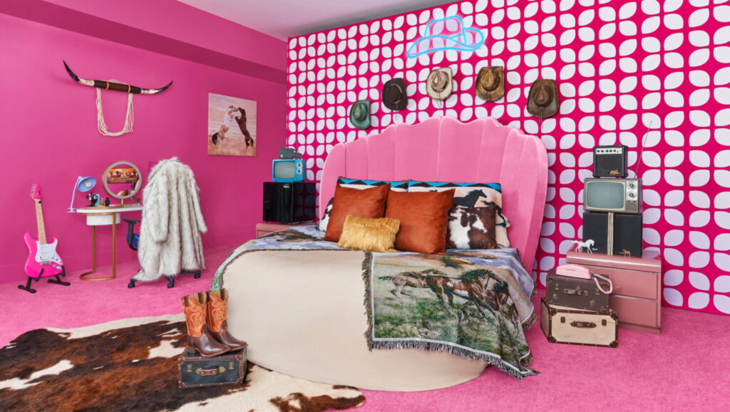 ken-bedroom-barbie-malibu-dreamhouse-Credit-Joyce-Lee-1024×683