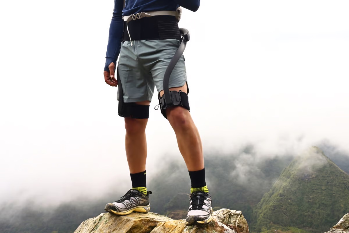 Чудаков одиночек 14 февраля. Михаил яснов — однажды в лесу объявился чудак. Смешной чудак. День чудесных чудаков открытка. Чудак картинки.