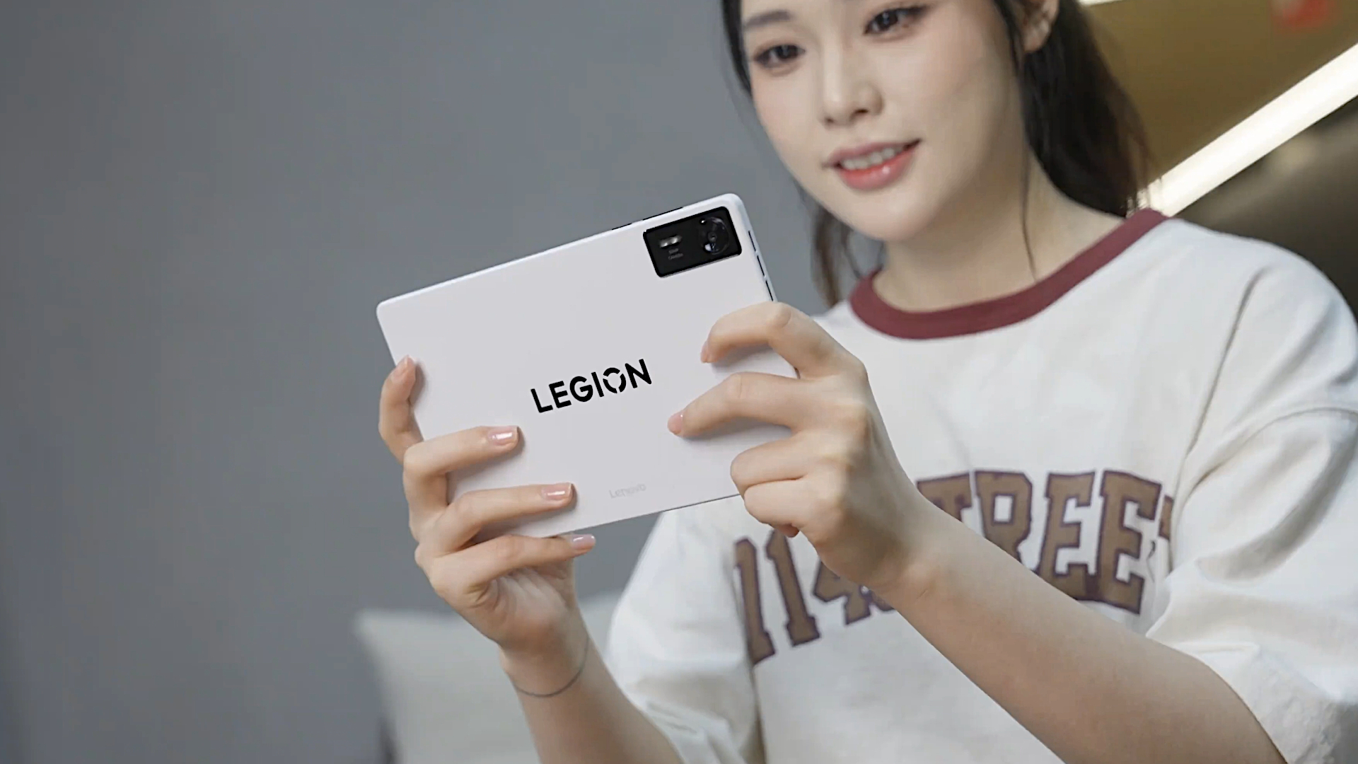 Lenovo представила игровой планшет Legion Y700