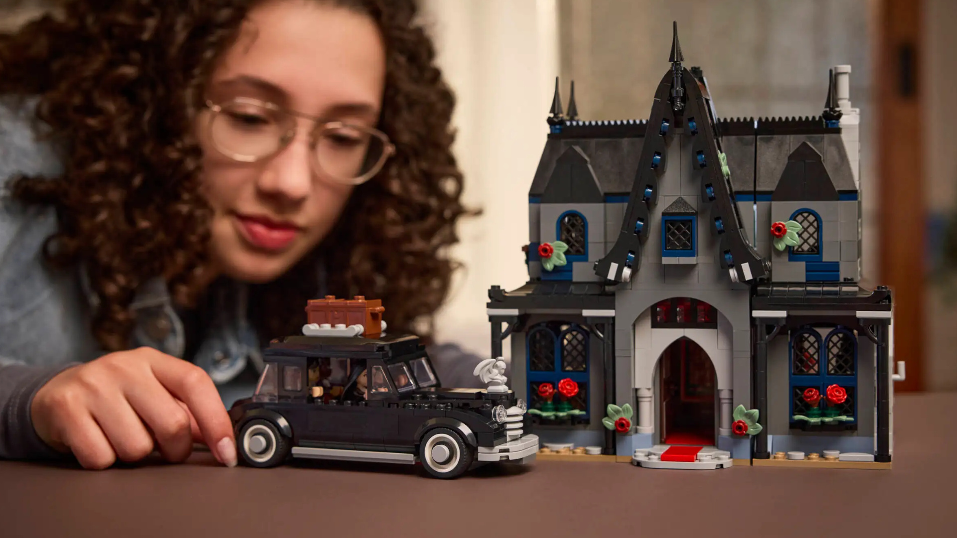 LEGO анонсировала два набора по мотивам сериала «Уэнсдей»