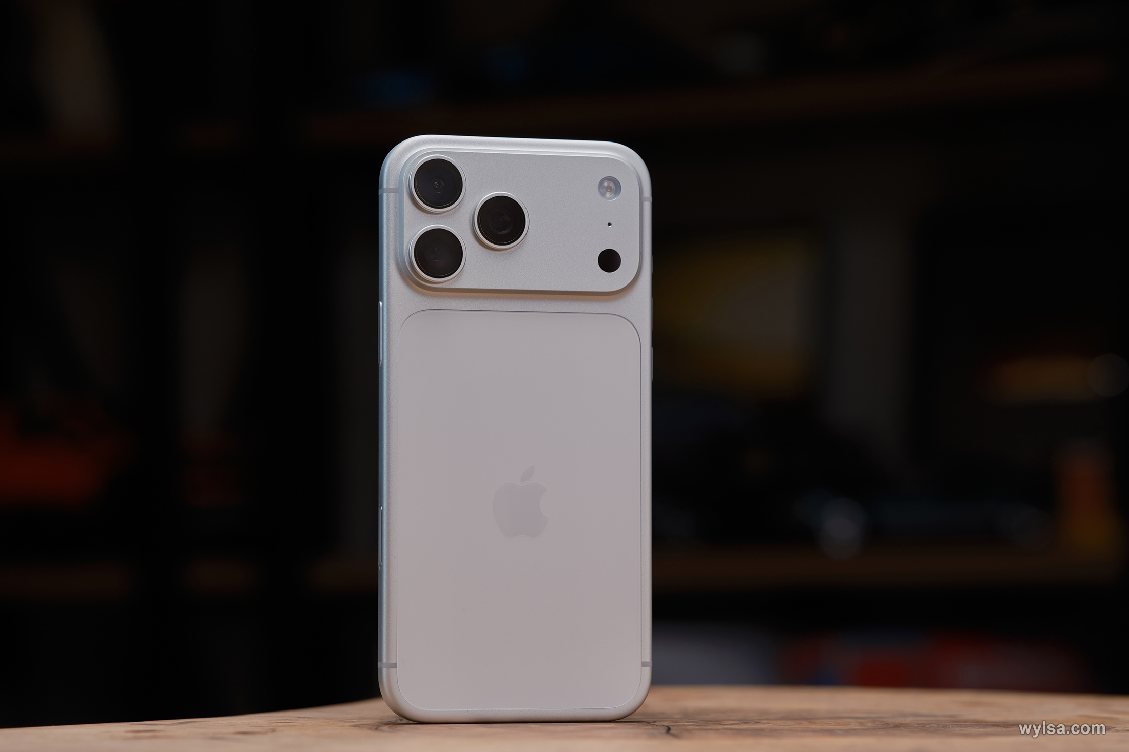 «Уродский» и «ужасный» iPhone 17 Pro Max стал самым популярным смартфоном в мире