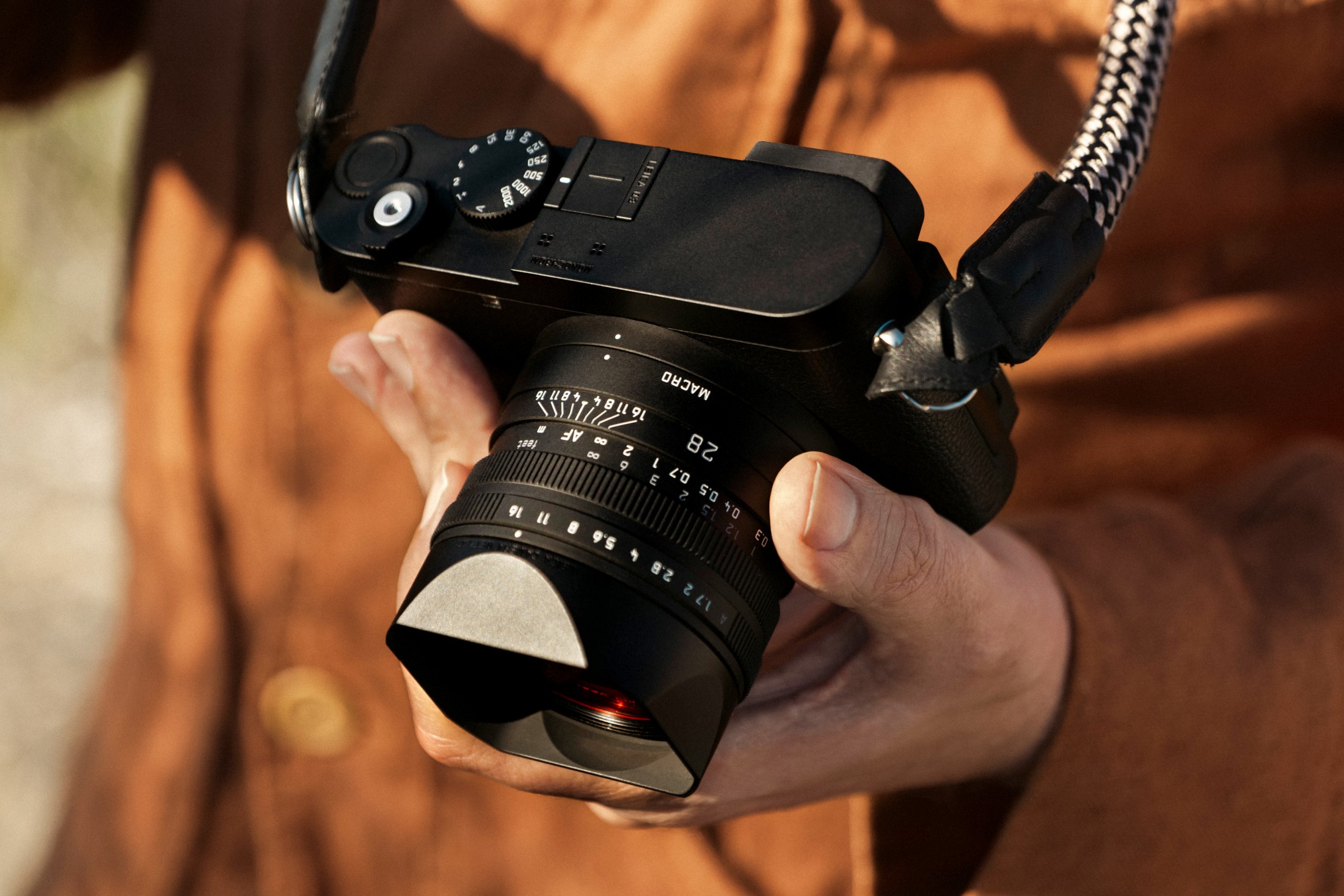 Leica Q3 Monochrom — одна из самых странных камер в мире