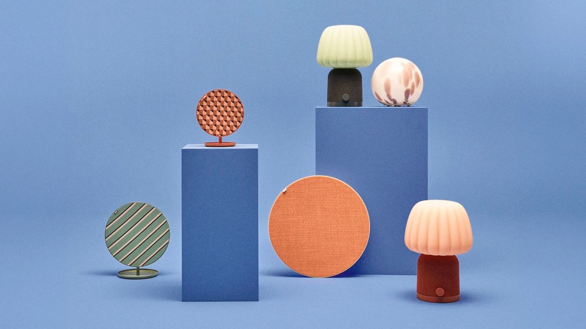 IKEA показала зеркала, в которые нельзя смотреться. Зато у них есть Bluetooth!