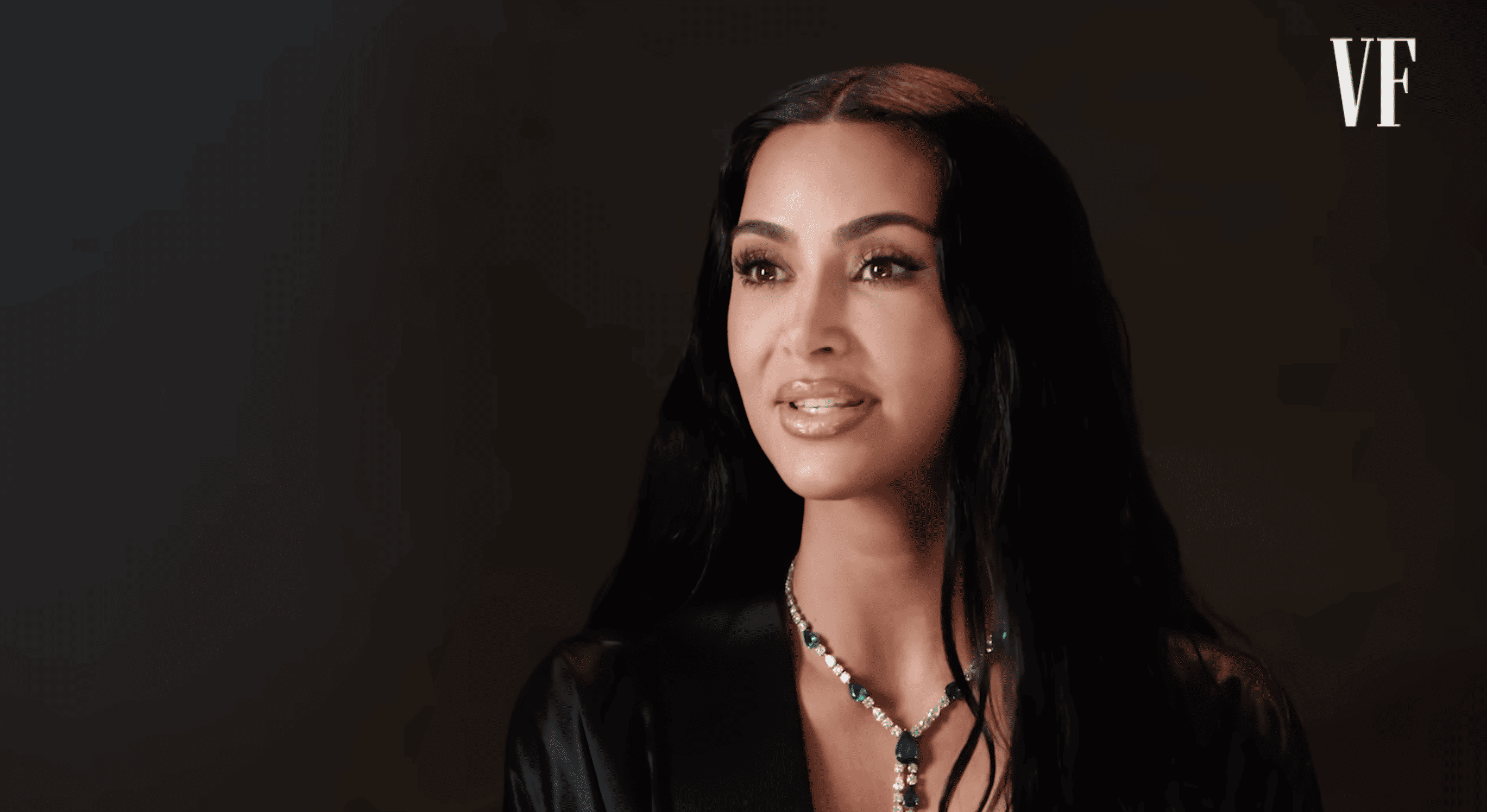 Ким Кардашян готовилась к экзаменам с ChatGPT, а тот давал неправильные ответы и троллил её