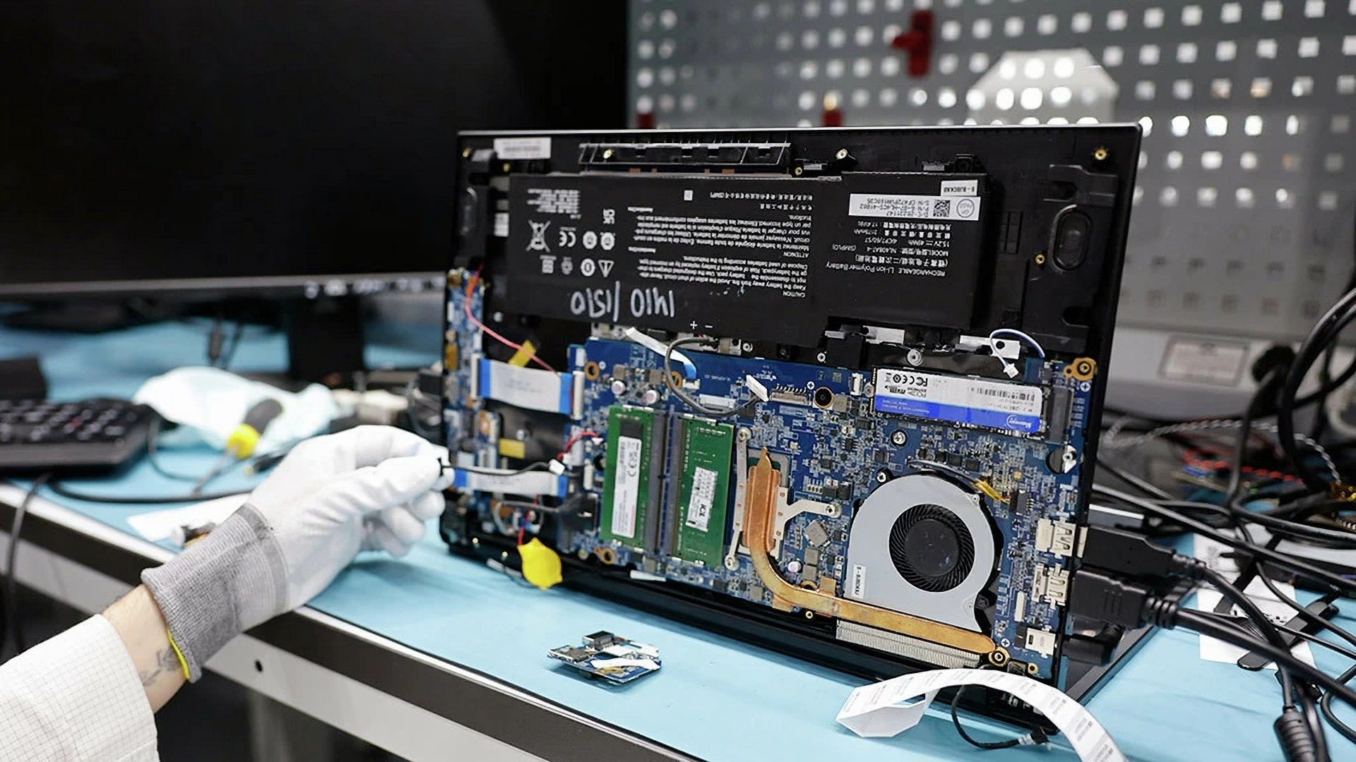 СМИ: технологический сбор может составить 750 и 1500 рублей на смартфоны и ноутбуки