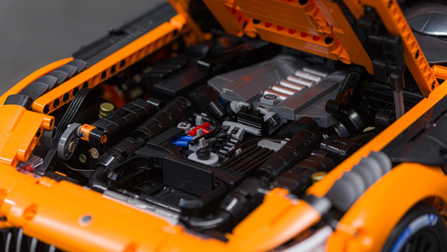 Eine Rennsport-Ikone im Maßstab 1:8: Der Mercedes-AMG GT3 als Klemmbaustein-Modell von CaDAA Motorsport icon in 1:8 scale: CaDA transforms the Mercedes-AMG GT3 into a brick model