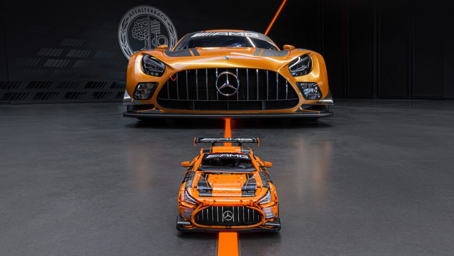 Eine Rennsport-Ikone im Maßstab 1:8: Der Mercedes-AMG GT3 als Klemmbaustein-Modell von CaDAA Motorsport icon in 1:8 scale: CaDA transforms the Mercedes-AMG GT3 into a brick model