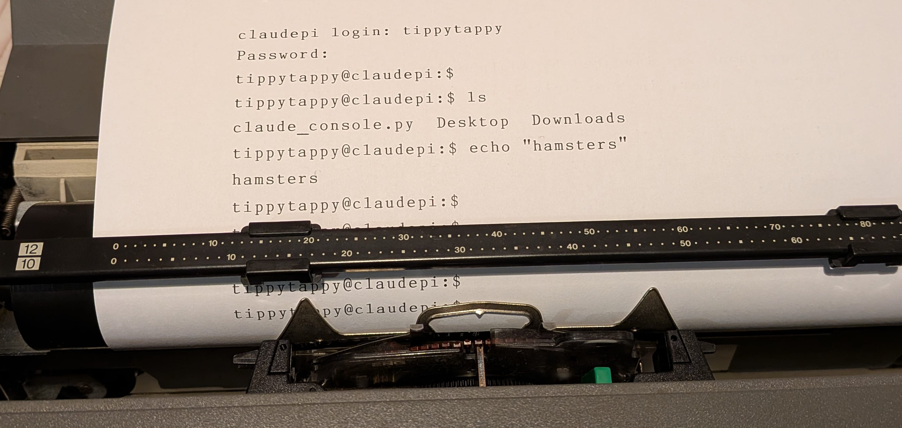 Вещь дня: пишущая машинка для связи с ИИ