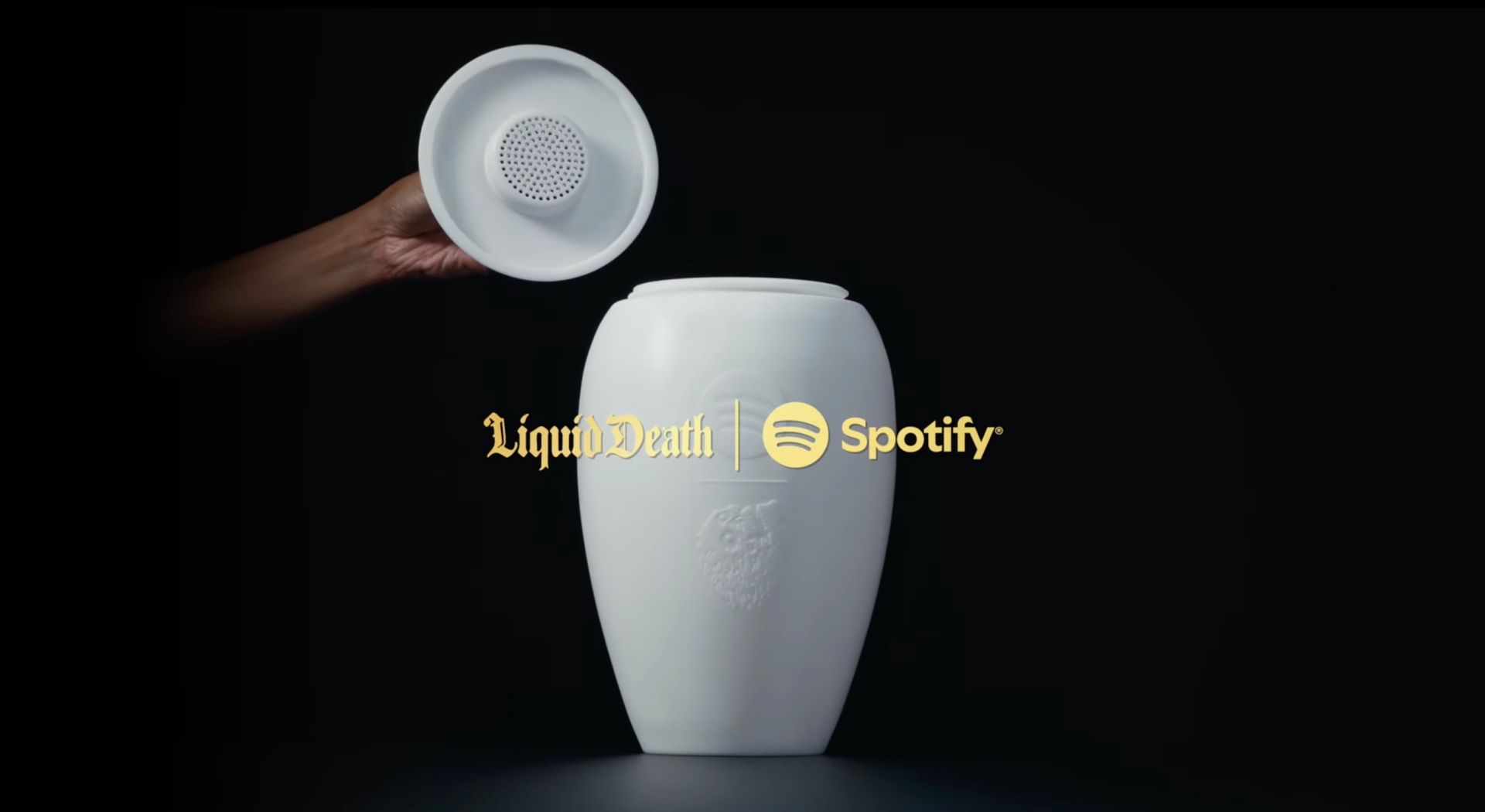 Зажги на том свете: Liquid Death и Spotify представили погребальную урну-колонку
