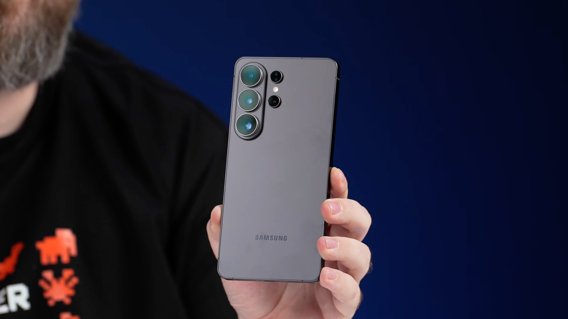 Премиальный Samsung Galaxy S26 Ultra провинился кучей предустановленного мусора