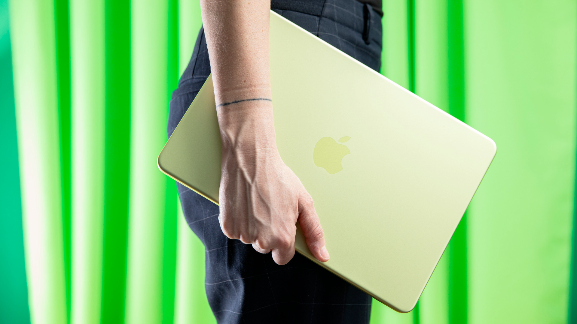MacBook Neo покорил блогеров и СМИ