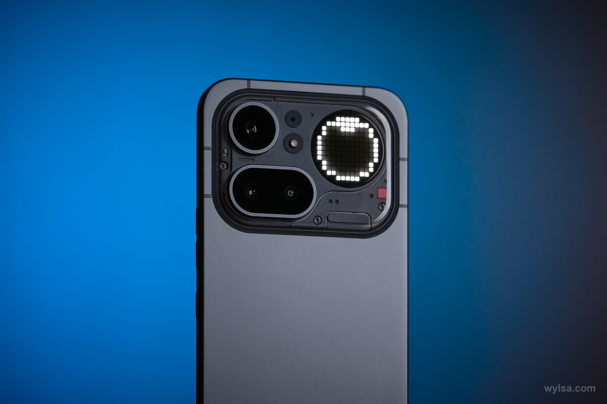 Обзор Nothing Phone (4a) Pro: ничего так, но слишком дорого