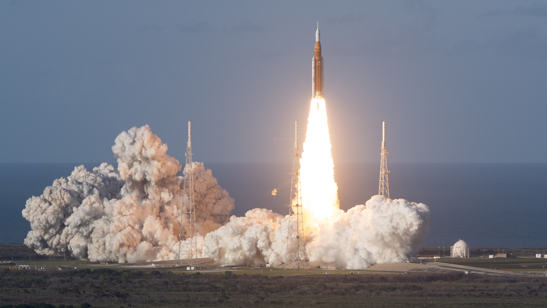 NASA впервые за 50 лет отправила астронавтов к Луне