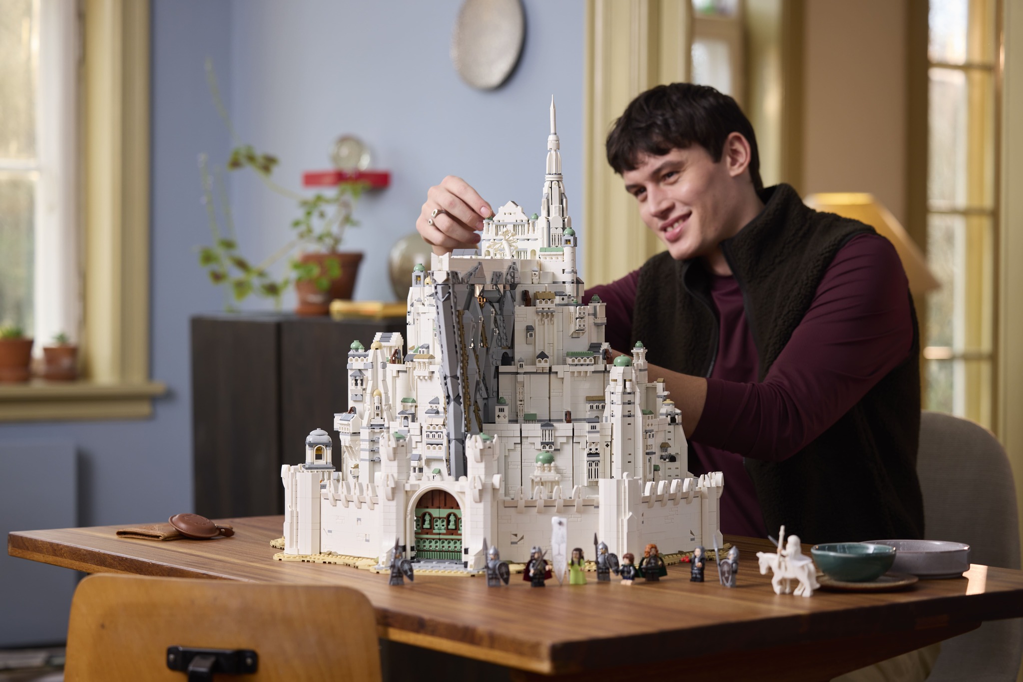 LEGO представила замок из 8278 деталей к юбилею фильма «Властелин колец»