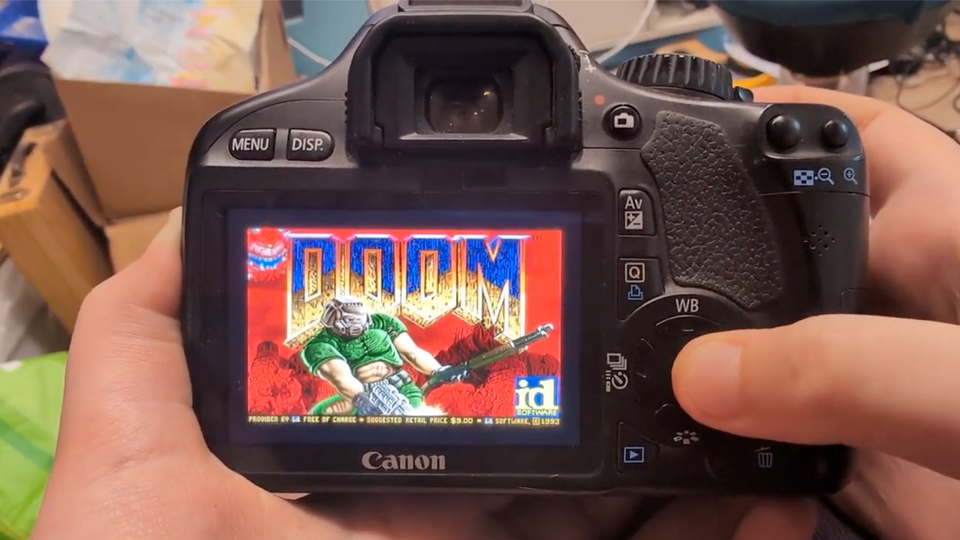Энтузиаст запустил DOOM на фотоаппарате Canon шестнадцатилетней давности