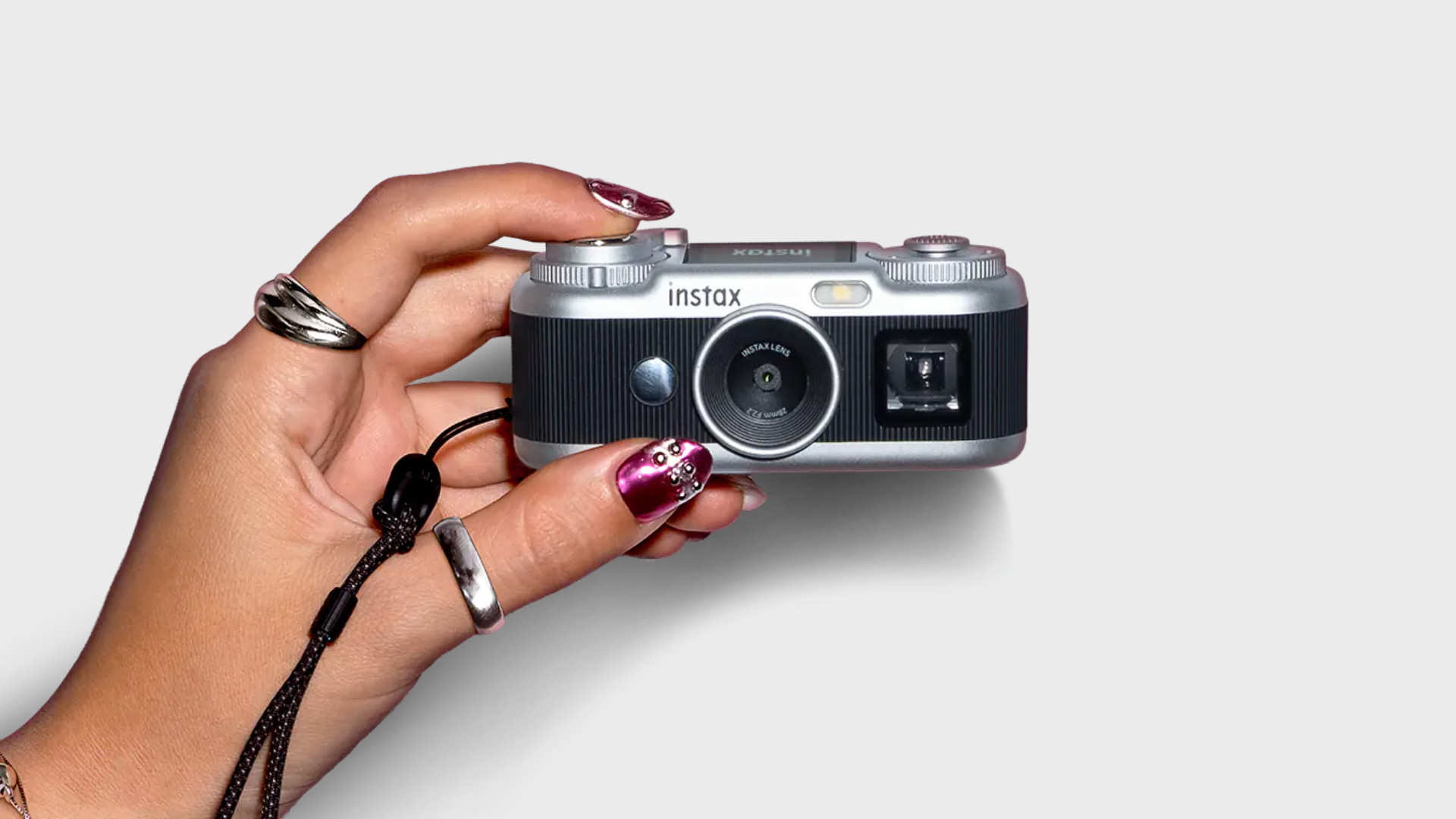 Fujifilm представила крошечную камеру instax Pal 2
