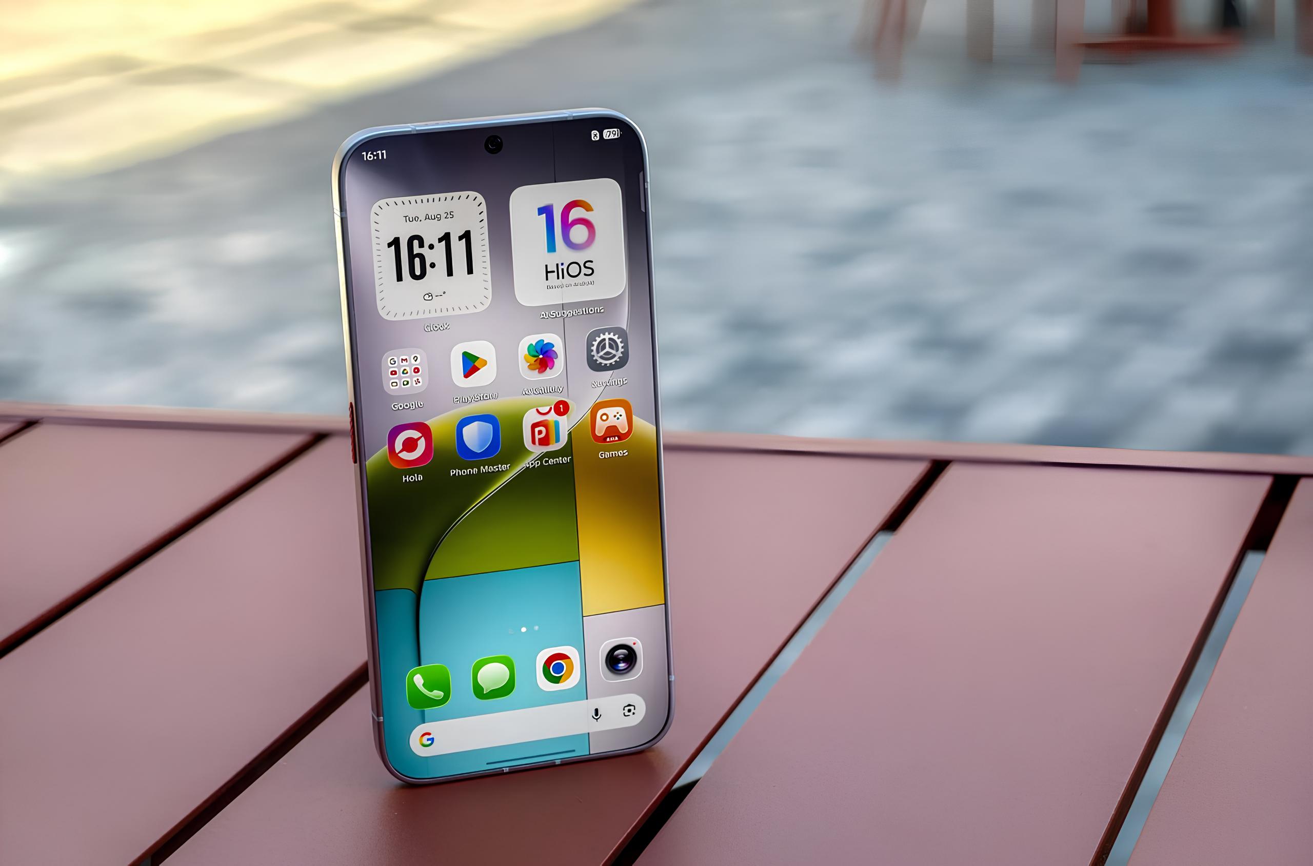 TECNO показала смартфон практически без рамок