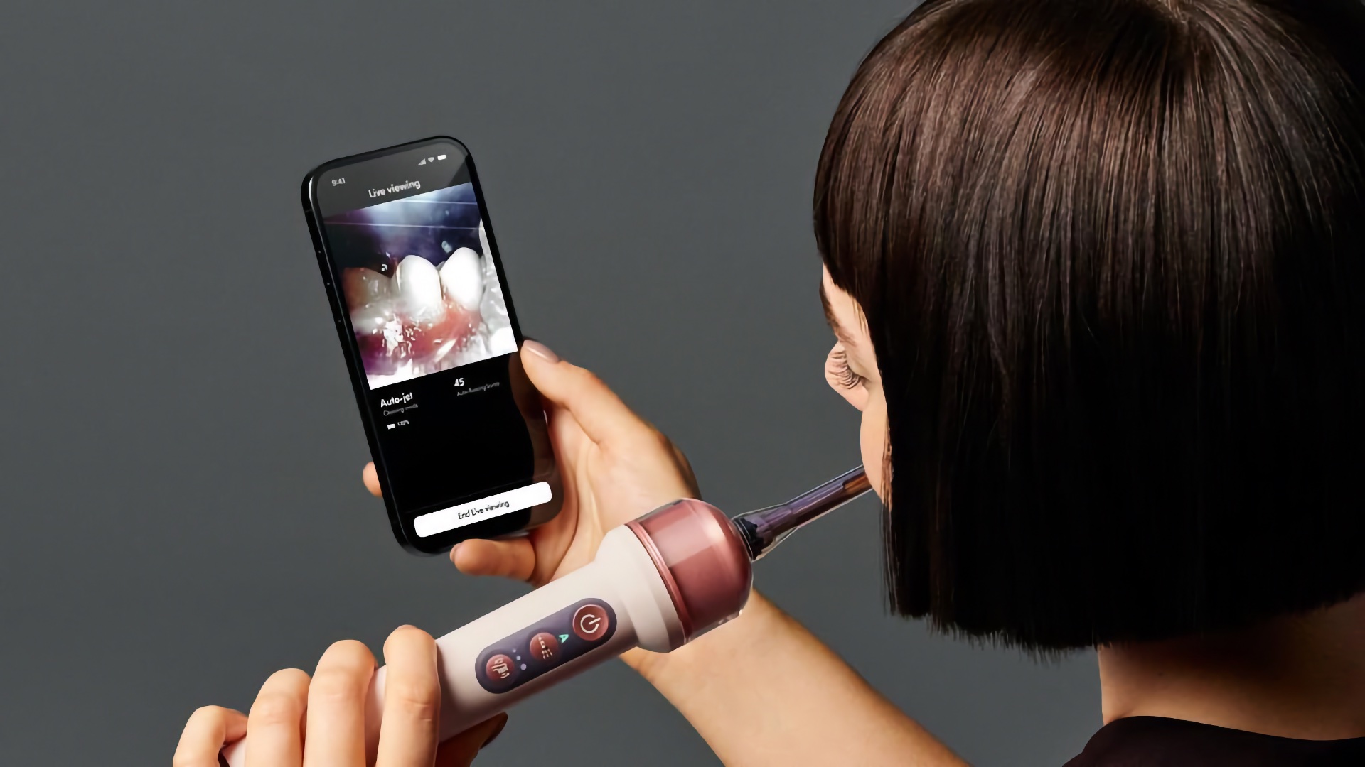 Умная щётка Dyson CameraJet и почистит, и помоет зубы