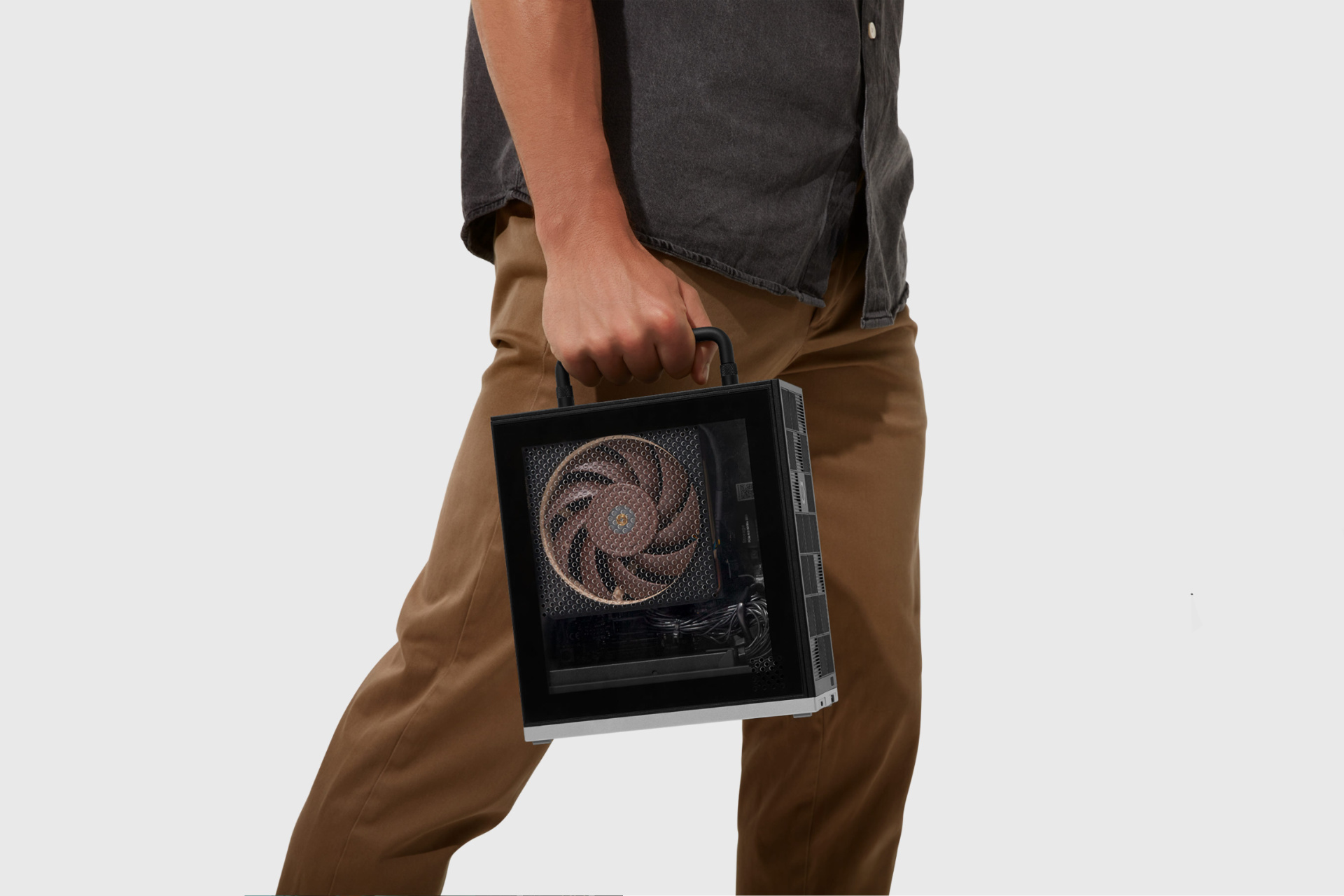 Framework выпустила ремонтопригодного убийцу Mac Studio, но есть нюанс
